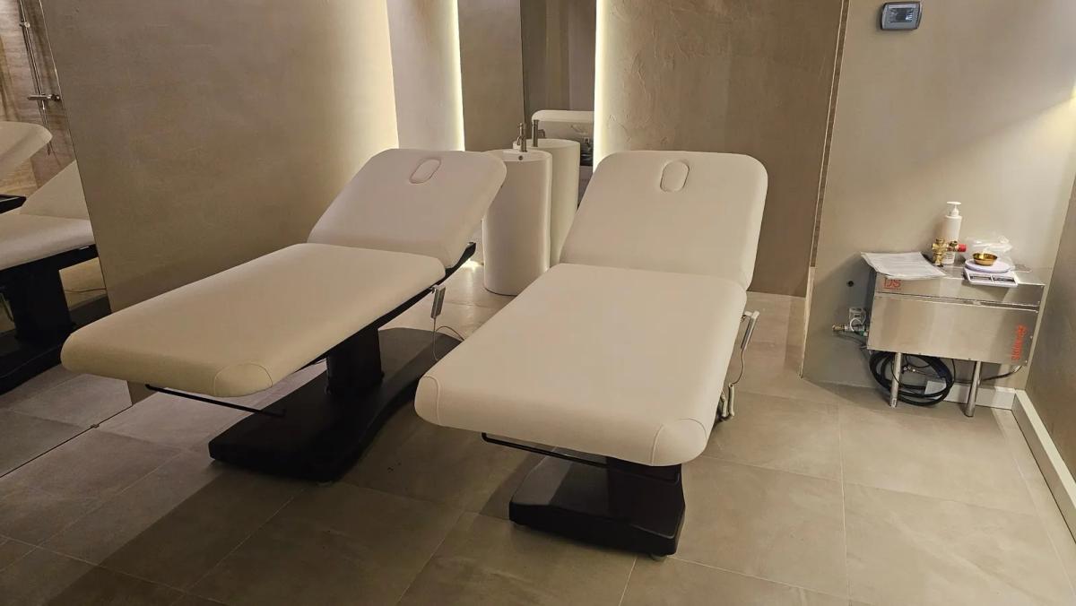 SPA-зона клиента: массажные столы Mizomed 2238TA с электроприводом