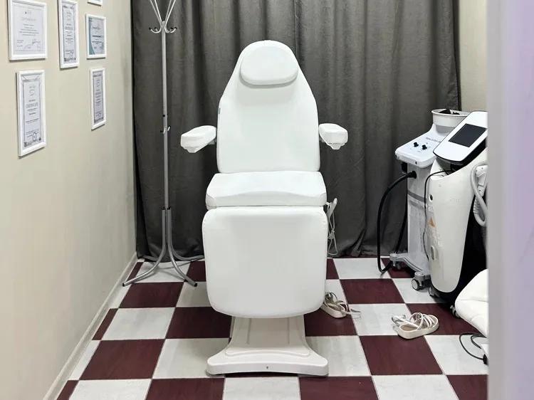 Косметологический кабинет нашего клиента: кресло Mizomed MZ 3589 с электроприводом